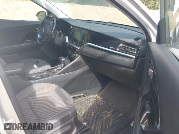 ✅ 2020 Kia Niro LX • VIN: KNDCB3LC3L5400821 • Lot: 43443877. Wystawiony na IAAI z przebiegiem 116 546 mil. Bezpłatny archiwum sprzedaży aukcyjnych z USA i szczegółowy raport historii pojazdu na DreamBid. Zdjęcie 5.