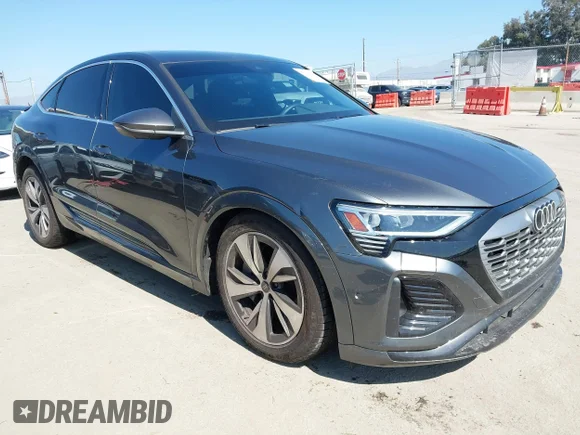 ✅ 2024 Audi Q8 e-tron Sportback S line Premium Plus • VIN: WA1CAAGE9RB049520 • Лот: 41648149. Опубліковано раніше на IAAI з пробігом 10 007 миль. Безкоштовний доступ до архіву аукціонних продажів зі США та докладний звіт про історію автомобіля на DreamBid. Зображення 1.