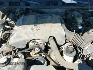 ✅ 2002 Ford Crown Victoria LX • VIN: 2FAFP74W42X139460 • Лот: 41808352. Опубликован ранее на IAAI с пробегом 161 391 миль. Бесплатный доступ к архиву аукционных продаж из США и подробный отчёт об истории автомобиля на DreamBid. Изображение 12.