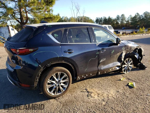✅ 2021 Mazda CX-5 Signature • VIN: JM3KFBEY5M0377146 • Lot: 40997373. Wystawiony na Copart z przebiegiem 21 176 mil. Bezpłatny archiwum sprzedaży aukcyjnych z USA i szczegółowy raport historii pojazdu na DreamBid. Zdjęcie 3.