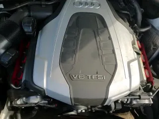 ✅ 2017 Audi A8 • VIN: WAU44AFD6HN013868 • Лот: 51174265. Опубликован ранее на Copart с пробегом 134 115 миль. Бесплатный доступ к архиву аукционных продаж из США и подробный отчёт об истории автомобиля на DreamBid. Изображение 14.