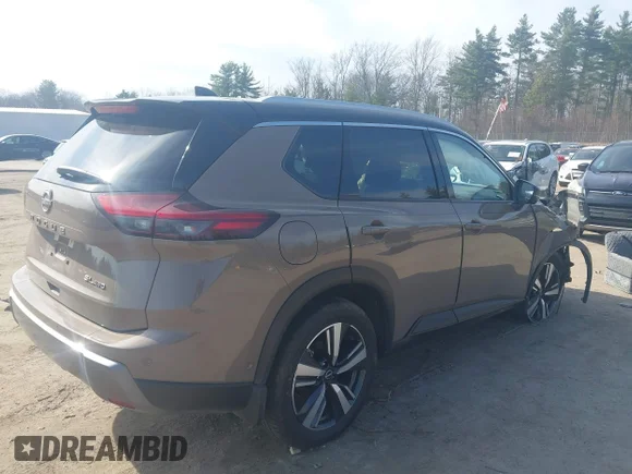 ✅ 2024 Nissan Rogue SL • VIN: JN8BT3CB1RW174124 • Lot: 44831627. Wystawiony na IAAI z przebiegiem 7 404 mil. Bezpłatny archiwum sprzedaży aukcyjnych z USA i szczegółowy raport historii pojazdu na DreamBid. Zdjęcie 4.