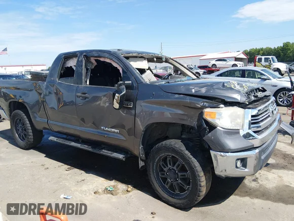 ✅ 2017 Toyota Tundra SR5 • VIN: 5TFUW5F19HX633998 • Лот: 45260479. Опубликован ранее на IAAI с пробегом Не указан. Бесплатный доступ к архиву аукционных продаж из США и подробный отчёт об истории автомобиля на DreamBid. Изображение 1.