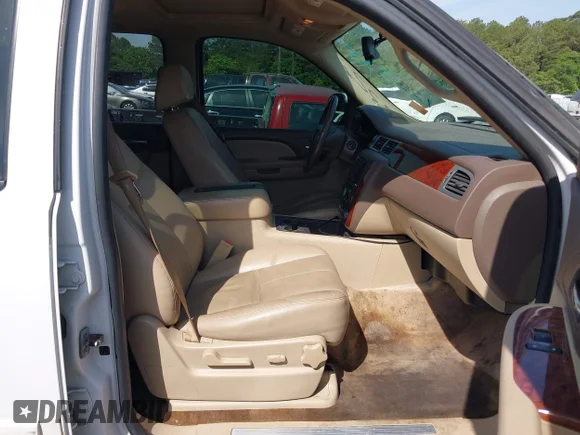 ✅ 2009 Chevrolet Tahoe 2LT • VIN: 1GNFK23019J125535 • Лот: 44916105. Опубліковано раніше на IAAI з пробігом 324 657 миль. Безкоштовний доступ до архіву аукціонних продажів зі США та докладний звіт про історію автомобіля на DreamBid. Зображення 5.