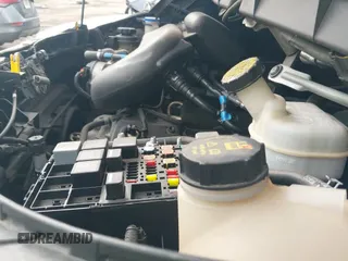 ✅ 2017 Ford Transit • VIN: 1FTYE1YM0HKA61334 • Lot: 39967511. Wystawiony na IAAI z przebiegiem 139 619 mil. Bezpłatny archiwum sprzedaży aukcyjnych z USA i szczegółowy raport historii pojazdu na DreamBid. Zdjęcie 18.