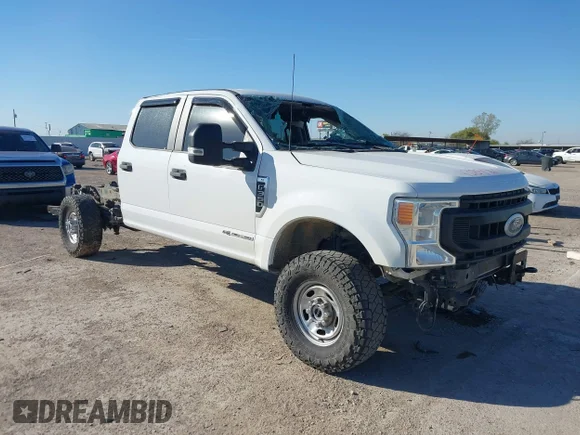 ✅ 2022 Ford F-350 XL • VIN: 1FT7W3BT9NEC96569 • Lot: 43899601. Wystawiony na IAAI z przebiegiem 117 164 mil. Bezpłatny archiwum sprzedaży aukcyjnych z USA i szczegółowy raport historii pojazdu na DreamBid. Zdjęcie 1.