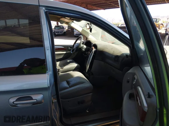✅ 2006 Chrysler Town & Country Limited • VIN: 2A8GP64L06R821849 • Lot: 44742905. Listed on IAAI with 119,787 mi. Free auction sales archive from the USA and detailed vehicle history report at DreamBid. Image 5.