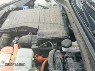 ✅ 2019 Hyundai Ioniq Blue • VIN: KMHC65LC3KU118095 • Lot: 41717628. Wystawiony na IAAI z przebiegiem 101 787 mil. Bezpłatny archiwum sprzedaży aukcyjnych z USA i szczegółowy raport historii pojazdu na DreamBid. Zdjęcie 20.