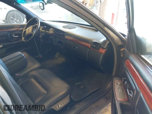 ✅ 1998 Cadillac DeVille • VIN: 1G6KD54Y6WU783887 • Lot: 43222023. Wystawiony na IAAI z przebiegiem 75 403 mil. Bezpłatny archiwum sprzedaży aukcyjnych z USA i szczegółowy raport historii pojazdu na DreamBid. Zdjęcie 5.