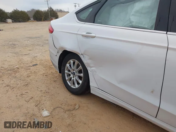 ✅ 2017 Ford Fusion S • VIN: 3FA6P0G72HR159418 • Лот: 44060870. Опубликован ранее на IAAI с пробегом 163 472 миль. Бесплатный доступ к архиву аукционных продаж из США и подробный отчёт об истории автомобиля на DreamBid. Изображение 6.