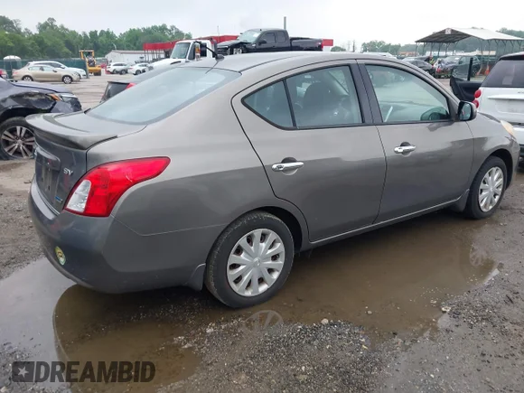 ✅ 2014 Nissan Versa SV • VIN: 3N1CN7AP7EK465235 • Lot: 45206259. Wystawiony na IAAI z przebiegiem 140 967 mil. Bezpłatny archiwum sprzedaży aukcyjnych z USA i szczegółowy raport historii pojazdu na DreamBid. Zdjęcie 4.