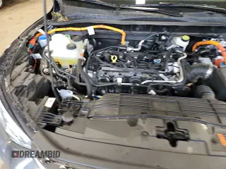 ✅ 2025 Ford Escape ST-Line Select • VIN: 1FMCU9NZ7SUA45585 • Lot: 65770245. Wystawiony na Copart z przebiegiem 5 368 mil. Bezpłatny archiwum sprzedaży aukcyjnych z USA i szczegółowy raport historii pojazdu na DreamBid. Zdjęcie 15.