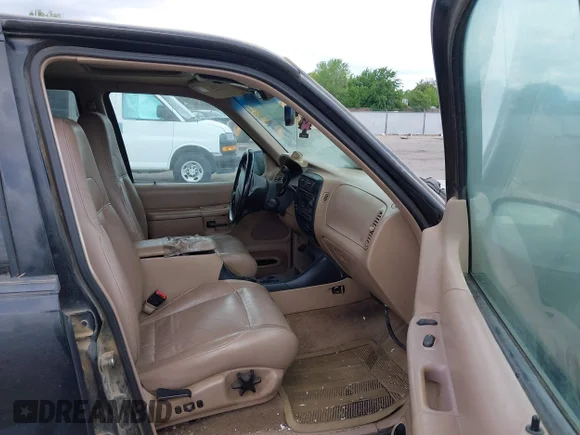 ✅ 1999 Ford Explorer XLT • VIN: 1FMZU35P8XZB06166 • Лот: 42253702. Опубліковано раніше на IAAI з пробігом 233 876 миль. Безкоштовний доступ до архіву аукціонних продажів зі США та докладний звіт про історію автомобіля на DreamBid. Зображення 5.