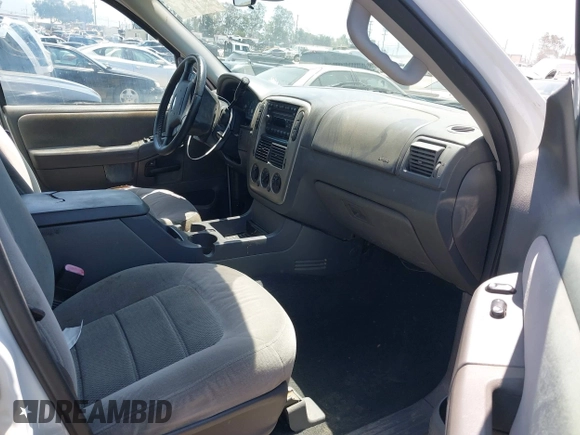 ✅ 2005 Ford Explorer XLT • VIN: 1FMZU63W15UB71852 • Lot: 45165736. Wystawiony na IAAI z przebiegiem 139 305 mil. Bezpłatny archiwum sprzedaży aukcyjnych z USA i szczegółowy raport historii pojazdu na DreamBid. Zdjęcie 5.
