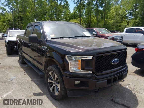✅ 2019 Ford F-150 XLT • VIN: 1FTEW1EP8KFB95037 • Lot: 45290581. Wystawiony na IAAI z przebiegiem 144 171 mil. Bezpłatny archiwum sprzedaży aukcyjnych z USA i szczegółowy raport historii pojazdu na DreamBid. Zdjęcie 1.
