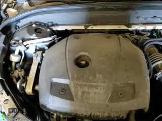 ✅ 2018 Volvo XC60 Momentum • VIN: YV4A22RK0J1039534 • Lot: 84234595. Listed on Copart with 87,397 mi. Free auction sales archive from the USA and detailed vehicle history report at DreamBid. Image 17.