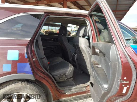 ✅ 2016 Kia Sorento L • VIN: 5XYPG4A34GG127848 • Lot: 44411173. Wystawiony na IAAI z przebiegiem 140 896 mil. Bezpłatny archiwum sprzedaży aukcyjnych z USA i szczegółowy raport historii pojazdu na DreamBid. Zdjęcie 8.