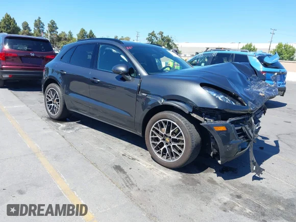 ✅ 2017 Porsche Macan S • VIN: WP1AB2A54HLB13947 • Лот: 43010980. Опубліковано раніше на IAAI з пробігом 33 613 миль. Безкоштовний доступ до архіву аукціонних продажів зі США та докладний звіт про історію автомобіля на DreamBid. Зображення 1.