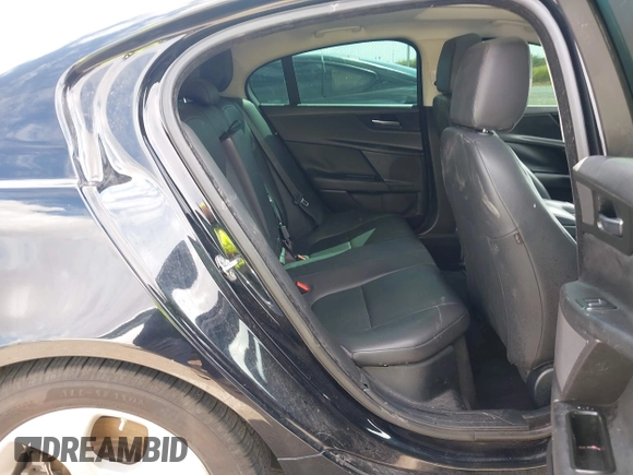 ✅ 2018 Jaguar XE 25t • VIN: SAJAR4FX0JCP33432 • Lot: 43396765. Wystawiony na IAAI z przebiegiem 108 052 mil. Bezpłatny archiwum sprzedaży aukcyjnych z USA i szczegółowy raport historii pojazdu na DreamBid. Zdjęcie 8.
