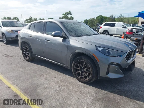 ✅ 2025 BMW X2 xDrive28i • VIN: WBX63GM05S5371863 • Лот: 45269199. Опубликован ранее на IAAI с пробегом 11 128 миль. Бесплатный доступ к архиву аукционных продаж из США и подробный отчёт об истории автомобиля на DreamBid. Изображение 1.