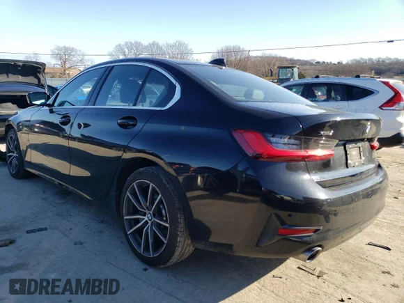 ✅ 2019 BMW 3 Series 330i xDrive • VIN: WBA5R7C51KAJ85245 • Лот: 38974023. Опубликован ранее на Copart с пробегом 30 853 миль. Бесплатный доступ к архиву аукционных продаж из США и подробный отчёт об истории автомобиля на DreamBid. Изображение 2.