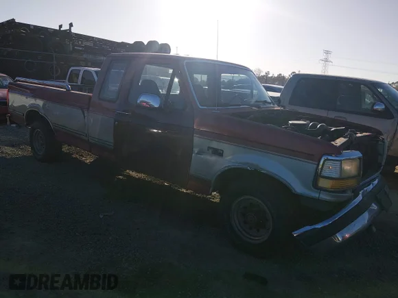 ✅ 1992 Ford F-150 • VIN: 1FTEX15N8NKA49390 • Lot: 43999703. Wystawiony na IAAI z przebiegiem Nie podano. Bezpłatny archiwum sprzedaży aukcyjnych z USA i szczegółowy raport historii pojazdu na DreamBid. Zdjęcie 1.