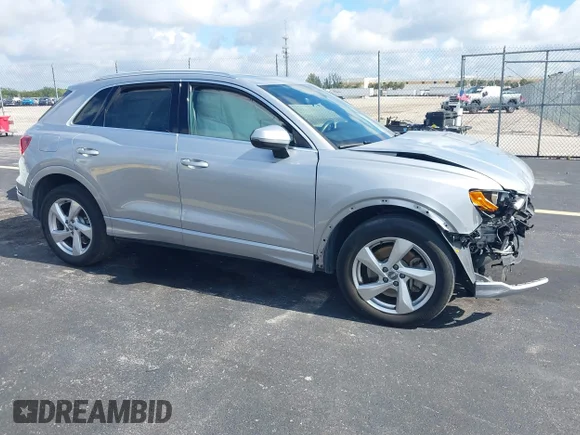 ✅ 2019 Audi Q3 Premium • VIN: WA1AECF35K1086065 • Лот: 45098458. Опубліковано раніше на IAAI з пробігом 37 834 миль. Безкоштовний доступ до архіву аукціонних продажів зі США та докладний звіт про історію автомобіля на DreamBid. Зображення 1.