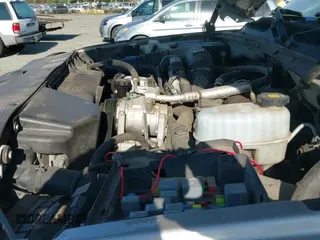 ✅ 2005 Chevrolet Silverado 2500HD LS • VIN: 1GCHK232X5F834481 • Lot: 43302751. Wystawiony na IAAI z przebiegiem 196 320 mil. Bezpłatny archiwum sprzedaży aukcyjnych z USA i szczegółowy raport historii pojazdu na DreamBid. Zdjęcie 20.