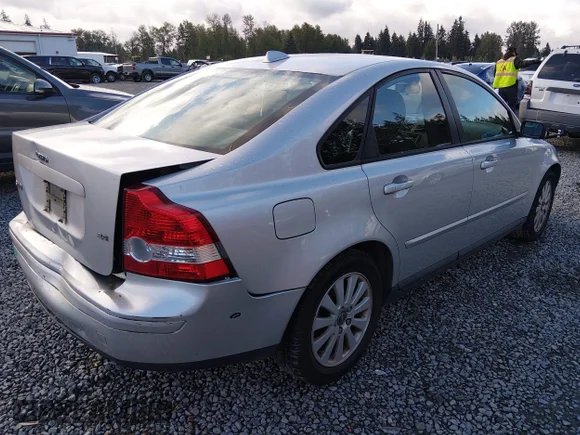 ✅ 2005 Volvo S40 • VIN: YV1MS390752101784 • Лот: 45042888. Опубліковано раніше на IAAI з пробігом 158 622 миль. Безкоштовний доступ до архіву аукціонних продажів зі США та докладний звіт про історію автомобіля на DreamBid. Зображення 4.