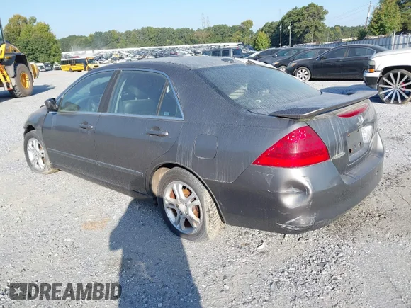 ✅ 2006 Honda Accord EX-L • VIN: 1HGCM56806A053605 • Lot: 39803894. Wystawiony na IAAI z przebiegiem 234 801 mil. Bezpłatny archiwum sprzedaży aukcyjnych z USA i szczegółowy raport historii pojazdu na DreamBid. Zdjęcie 3.