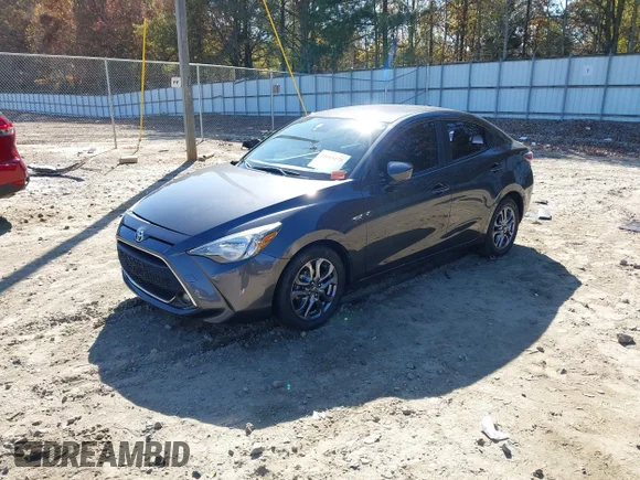 ✅ 2019 Toyota Yaris LE • VIN: 3MYDLBYV9KY520146 • Lot: 43665175. Wystawiony na IAAI z przebiegiem 107 791 mil. Bezpłatny archiwum sprzedaży aukcyjnych z USA i szczegółowy raport historii pojazdu na DreamBid. Zdjęcie 2.