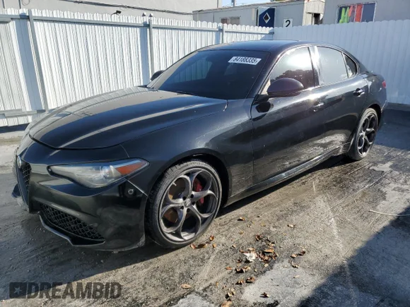 ✅ 2019 Alfa Romeo Giulia Sport • VIN: ZARFAMAN4K7598974 • Лот: 84188335. Опубліковано раніше на Copart з пробігом 24 544 миль. Безкоштовний доступ до архіву аукціонних продажів зі США та докладний звіт про історію автомобіля на DreamBid. Зображення 1.