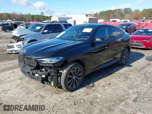 ✅ 2025 BMW X6 xDrive40i • VIN: 5UX33EX08S9W91220 • Лот: 43797494. Опубліковано раніше на IAAI з пробігом 38 076 миль. Безкоштовний доступ до архіву аукціонних продажів зі США та докладний звіт про історію автомобіля на DreamBid. Зображення 2.