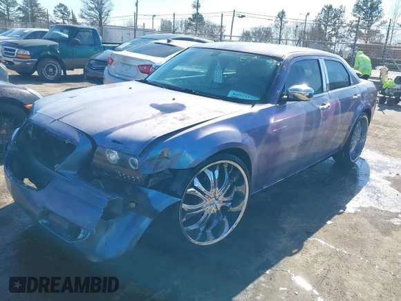 ✅ 2008 Chrysler 300 LX • VIN: 2C3KA43R68H177056 • Lot: 41452608. Wystawiony na IAAI z przebiegiem 136 826 mil. Bezpłatny archiwum sprzedaży aukcyjnych z USA i szczegółowy raport historii pojazdu na DreamBid. Zdjęcie 2.
