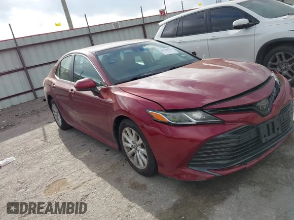 ✅ 2019 Toyota Camry LE • VIN: 4T1B11HK9KU684989 • Лот: 44746128. Опубліковано раніше на IAAI з пробігом 100 888 миль. Безкоштовний доступ до архіву аукціонних продажів зі США та докладний звіт про історію автомобіля на DreamBid. Зображення 1.