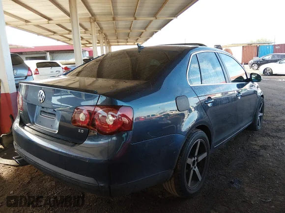 ✅ 2008 Volkswagen Jetta SE • VIN: 3VWRM71K38M071672 • Lot: 44120338. Wystawiony na IAAI z przebiegiem 203 992 mil. Bezpłatny archiwum sprzedaży aukcyjnych z USA i szczegółowy raport historii pojazdu na DreamBid. Zdjęcie 4.