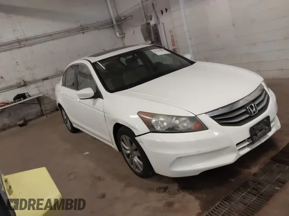 ✅ 2012 Honda Accord EX • VIN: 1HGCP2F71CA235175 • Lot: 45245688. Wystawiony na IAAI z przebiegiem 277 615 mil. Bezpłatny archiwum sprzedaży aukcyjnych z USA i szczegółowy raport historii pojazdu na DreamBid. Zdjęcie 1.