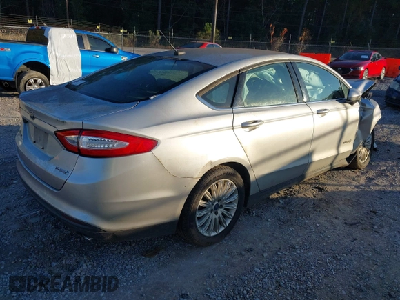 ✅ 2015 Ford Fusion S Hybrid • VIN: 3FA6P0UU3FR208892 • Lot: 43896855. Wystawiony na IAAI z przebiegiem Nie podano. Bezpłatny archiwum sprzedaży aukcyjnych z USA i szczegółowy raport historii pojazdu na DreamBid. Zdjęcie 4.