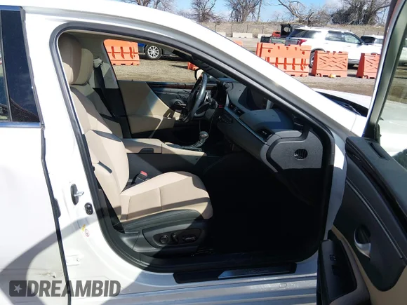 ✅ 2019 Lexus ES 300h Ultra Luxury • VIN: JTHB21B13K2032252 • Лот: 44584293. Опубліковано раніше на IAAI з пробігом 41 073 миль. Безкоштовний доступ до архіву аукціонних продажів зі США та докладний звіт про історію автомобіля на DreamBid. Зображення 5.