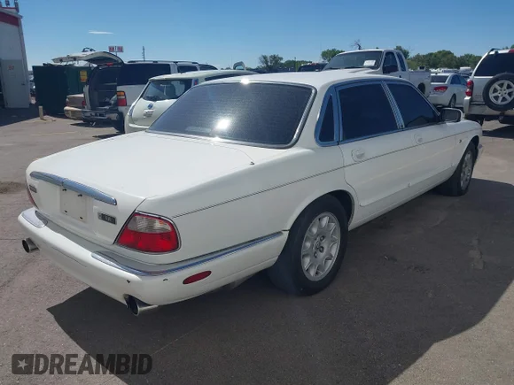 ✅ 1998 Jaguar XJ • VIN: SAJHX124XWC826996 • Lot: 42946289. Wystawiony na IAAI z przebiegiem 190 634 mil. Bezpłatny archiwum sprzedaży aukcyjnych z USA i szczegółowy raport historii pojazdu na DreamBid. Zdjęcie 4.