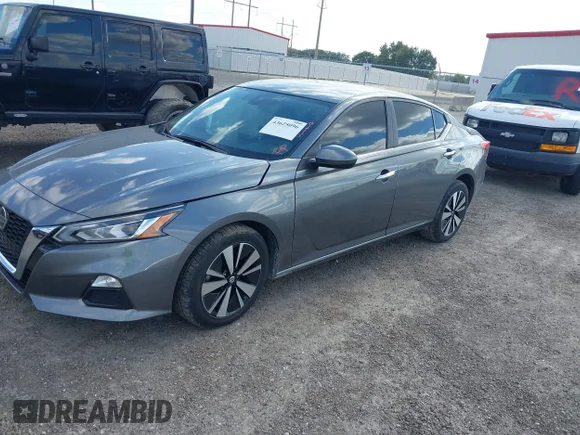 ✅ 2022 Nissan Altima SV • VIN: 1N4BL4DV5NN329466 • Lot: 43625096. Wystawiony na IAAI z przebiegiem 77 682 mil. Bezpłatny archiwum sprzedaży aukcyjnych z USA i szczegółowy raport historii pojazdu na DreamBid. Zdjęcie 2.