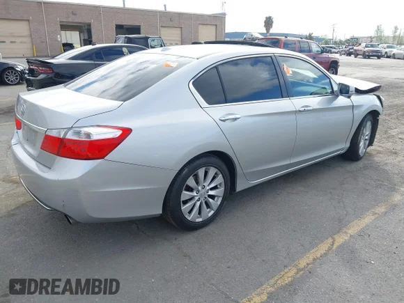 ✅ 2015 Honda Accord EX-L • VIN: 1HGCR2F80FA030731 • Lot: 44809824. Wystawiony na IAAI z przebiegiem Nie podano. Bezpłatny archiwum sprzedaży aukcyjnych z USA i szczegółowy raport historii pojazdu na DreamBid. Zdjęcie 4.