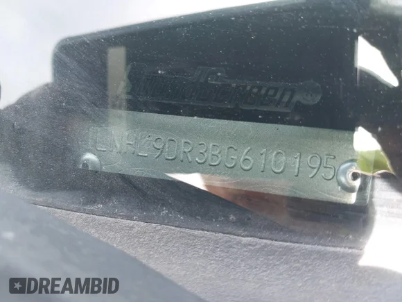 ✅ 2011 Lincoln MKS • VIN: 1LNHL9DR3BG610195 • Lot: 45306464. Listed on IAAI with 131,940 mi. Free auction sales archive from the USA and detailed vehicle history report at DreamBid. Image 9.