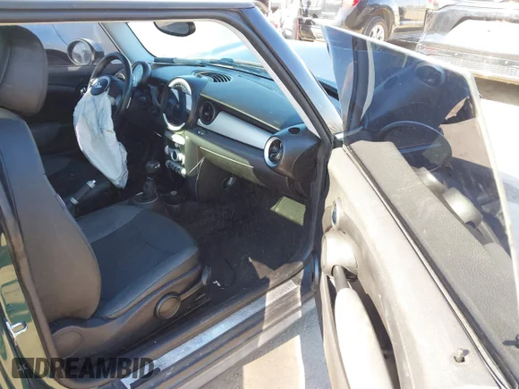 ✅ 2009 MINI Hardtop • VIN: WMWMF33549TW71172 • Лот: 41624610. Опубліковано раніше на IAAI з пробігом Не вказано. Безкоштовний доступ до архіву аукціонних продажів зі США та докладний звіт про історію автомобіля на DreamBid. Зображення 5.