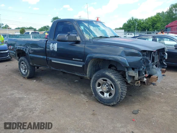 ✅ 2004 Chevrolet Silverado 2500HD Work Truck • VIN: 1GCHK24U74E158155 • Лот: 42633972. Опубліковано раніше на IAAI з пробігом 164 600 миль. Безкоштовний доступ до архіву аукціонних продажів зі США та докладний звіт про історію автомобіля на DreamBid. Зображення 1.