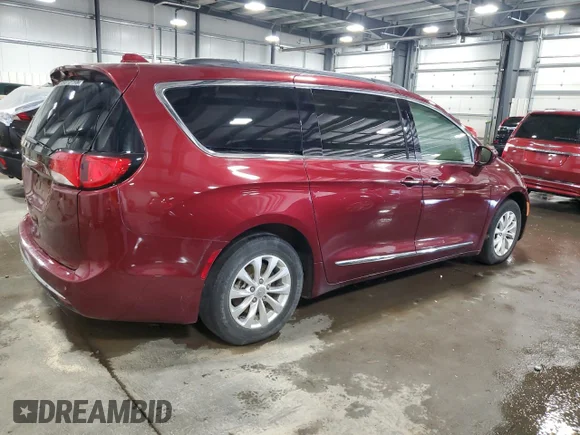 ✅ 2017 Chrysler Pacifica Touring L • VIN: 2C4RC1BG1HR509286 • Лот: 74289834. Опубліковано раніше на Copart з пробігом 110 560 миль. Безкоштовний доступ до архіву аукціонних продажів зі США та докладний звіт про історію автомобіля на DreamBid. Зображення 3.