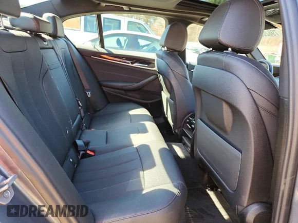 ✅ 2022 BMW 5 Series 530i xDrive • VIN: WBA13BJ07NWX81512 • Lot: 79820665. Wystawiony na Copart z przebiegiem 67 065 mil. Bezpłatny archiwum sprzedaży aukcyjnych z USA i szczegółowy raport historii pojazdu na DreamBid. Zdjęcie 10.