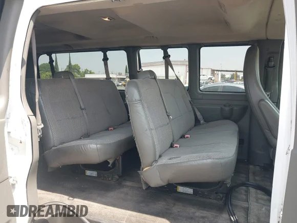 ✅ 2014 Chevrolet Express Passenger LT • VIN: 1GAZG1FG4E1154654 • Lot: 42605616. Wystawiony na IAAI z przebiegiem 155 896 mil. Bezpłatny archiwum sprzedaży aukcyjnych z USA i szczegółowy raport historii pojazdu na DreamBid. Zdjęcie 8.