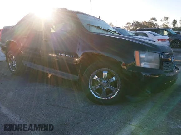 ✅ 2011 Chevrolet Avalanche LS • VIN: 3GNMCEE06BG305636 • Lot: 44047591. Wystawiony na IAAI z przebiegiem 162 010 mil. Bezpłatny archiwum sprzedaży aukcyjnych z USA i szczegółowy raport historii pojazdu na DreamBid. Zdjęcie 1.