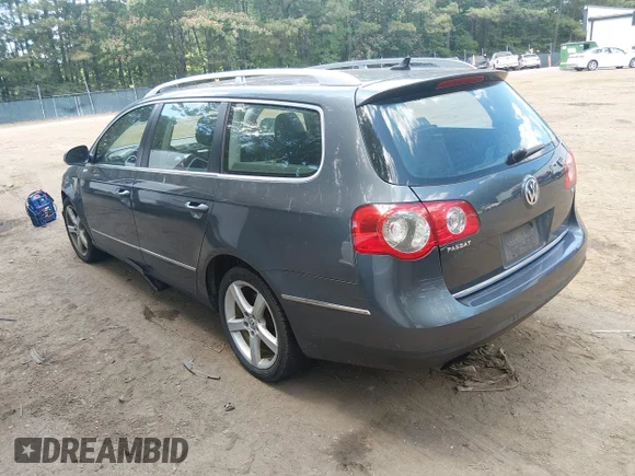 ✅ 2010 Volkswagen Passat Komfort • VIN: WVWXK7AN0AE055659 • Lot: 45296781. Wystawiony na IAAI z przebiegiem 194 759 mil. Bezpłatny archiwum sprzedaży aukcyjnych z USA i szczegółowy raport historii pojazdu na DreamBid. Zdjęcie 3.